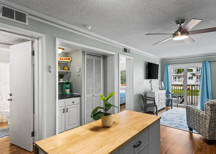 Plantation 2127 Two Bedroom, Two Bath Apartment *