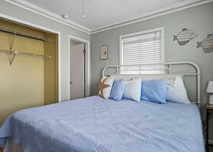 Plantation 2127 Two Bedroom, Two Bath Apartment *